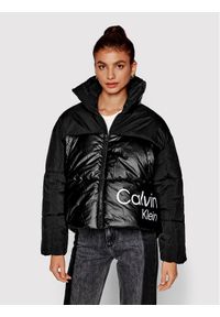 Calvin Klein Jeans Kurtka puchowa J20J219010 Czarny Regular Fit. Kolor: czarny. Materiał: puch, syntetyk #1