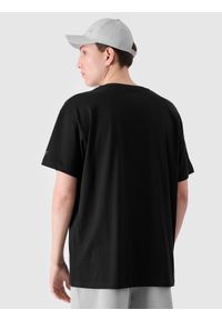 4f - 4F T-shirt oversize z nadrukiem męski - czarny S. Okazja: na co dzień. Kolor: czarny. Materiał: dzianina, bawełna, jersey. Długość rękawa: krótki rękaw. Długość: krótkie. Wzór: nadruk. Styl: klasyczny, sportowy, casual