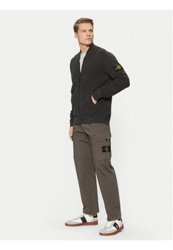 Stone Island Spodnie materiałowe 811533908 Zielony Regular Fit. Kolor: zielony. Materiał: bawełna