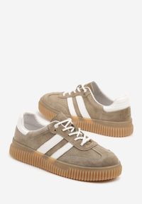 Renee - Ciemnobeżowe Sneakersy Tenisówki z Wkładką ze Skóry Naturalnej Ozdobione Tłoczeniem Meluella. Okazja: na co dzień, na spacer. Kolor: beżowy. Materiał: skóra. Szerokość cholewki: normalna. Wzór: aplikacja. Sport: turystyka piesza #3