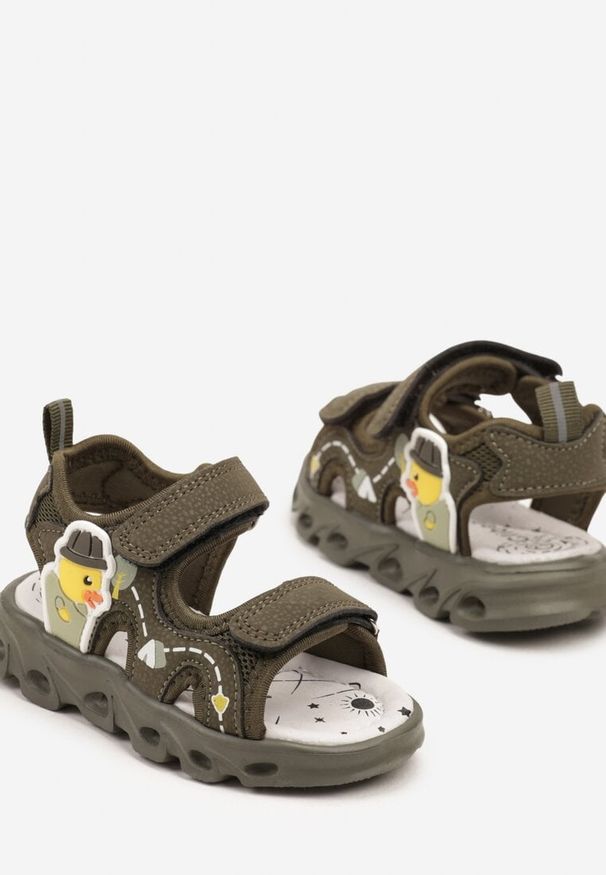 Born2be - Zielone Sportowe Sandały ze Skórzaną Wkładką i Aplikacjami 3D Tialorise. Okazja: na co dzień. Zapięcie: rzepy. Kolor: zielony. Materiał: skóra. Wzór: aplikacja. Styl: sportowy