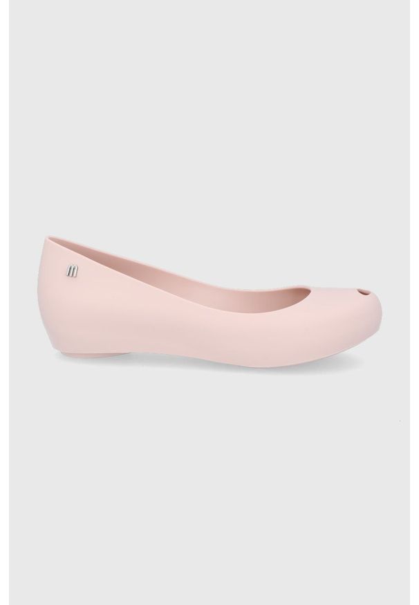 melissa - Melissa baleriny ULTRAGIRL BASIC kolor różowy na płaskim obcasie. Nosek buta: okrągły. Kolor: różowy. Materiał: guma, kauczuk. Obcas: na obcasie. Wysokość obcasa: niski