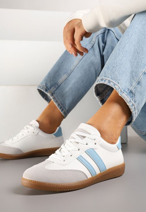 Renee - Biało-Niebieskie Sneakersy z Dwoma Paskami na Cholewce przed Kostkę Ulirana. Wysokość cholewki: przed kostkę. Zapięcie: pasek. Kolor: biały. Szerokość cholewki: normalna