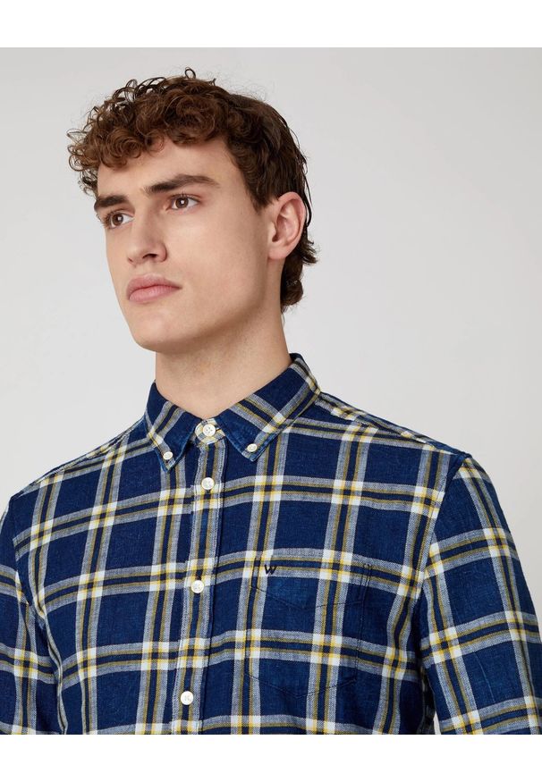 Wrangler - WRANGLER LS 1PKT BUTTON DOWN MĘSKA KOSZULA GOLDEN ROD W5A33TX1K 112130010. Typ kołnierza: button down