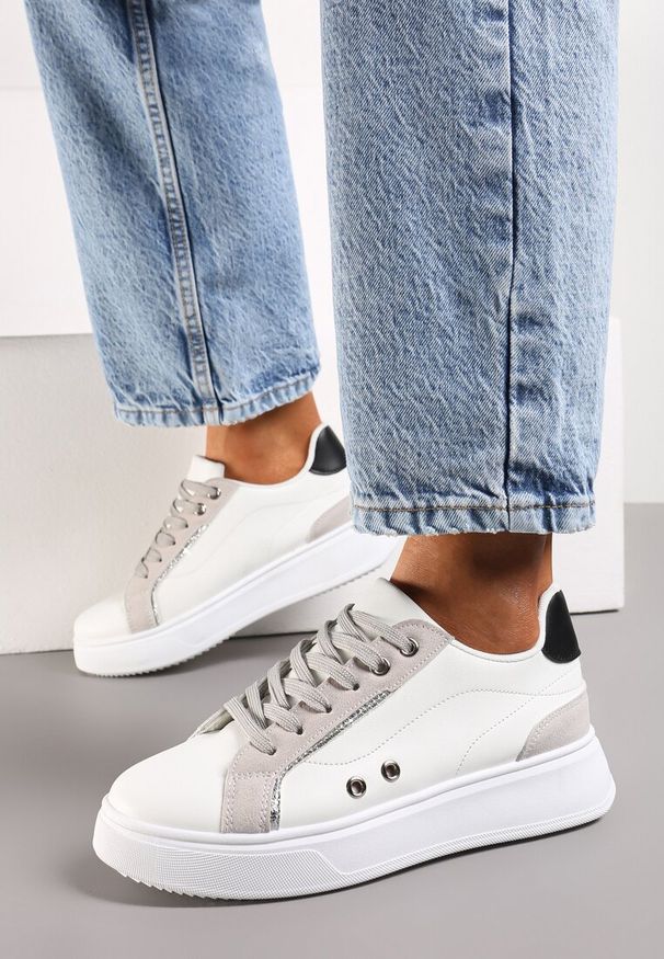 Renee - Biało-Szaro Sneakersy z Metalicznymi Wstawkami na Grubej Podeszwie Amoone. Okazja: na co dzień. Kolor: biały. Sport: turystyka piesza