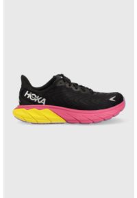 HOKA - Hoka buty do biegania ARAHI 6 1123195 kolor czarny 1123195-SBFS. Kolor: czarny. Wzór: geometria. Obcas: na słupku. Sport: bieganie