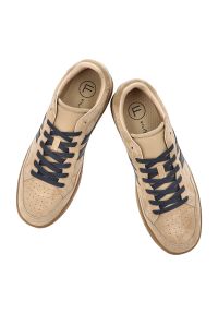 Sneakersy męskie Filippo, cholewka ze skóry naturalnej zamszowej z perforacją i wstawkami ze skóry licowej wiązane na płaskiej podeszwie, beżowe, MP7. Okazja: na co dzień. Zapięcie: sznurówki. Kolor: beżowy. Materiał: skóra, zamsz. Szerokość cholewki: normalna. Obcas: na płaskiej podeszwie #4