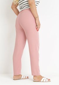 Born2be - Różowe Spodnie z Gumką w Pasie i Długimi Nogawkami Jasela. Kolor: różowy. Długość: długie. Styl: sportowy