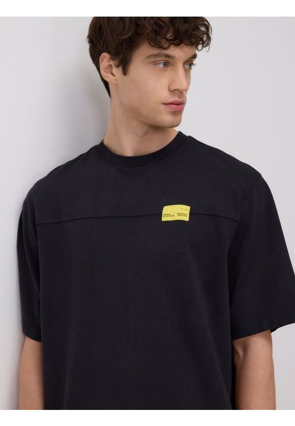 Reserved - T-shirt relaxed fit - czarny. Kolor: czarny. Materiał: bawełna, dzianina