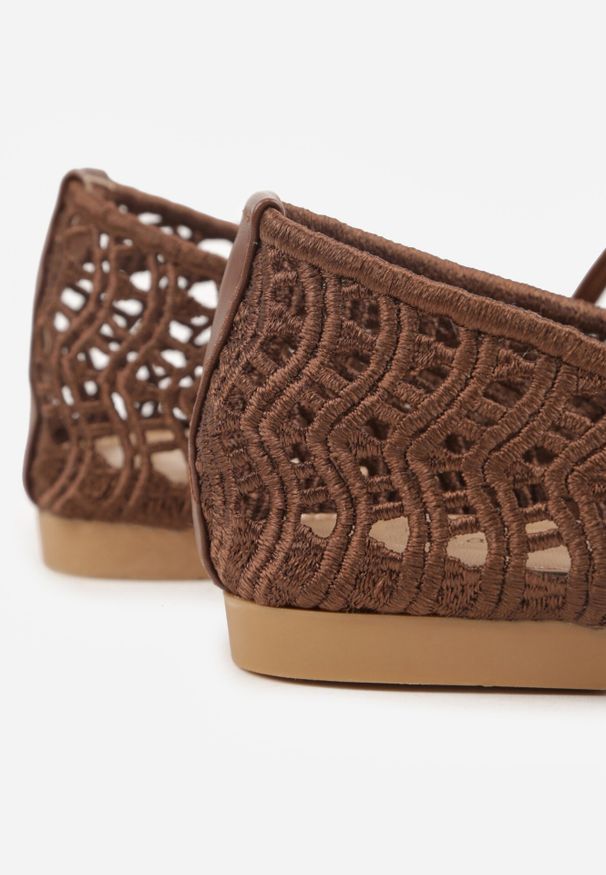 Born2be - Brązowe Ażurowe Balerinki z Imitacji Plecionki z Paskiem Naeraea. Okazja: na co dzień. Zapięcie: pasek. Kolor: brązowy. Materiał: len. Wzór: ażurowy. Sezon: wiosna, lato. Styl: casual, klasyczny