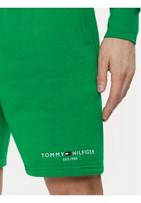 TOMMY HILFIGER - Tommy Hilfiger Szorty sportowe Logo MW0MW34201 Zielony Regular Fit. Kolor: zielony. Materiał: bawełna, syntetyk. Styl: sportowy #5