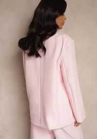Renee - Różowa Pudełkowa Marynarka Oversize o Dwurzędowym Fasonie Kositia. Okazja: na spotkanie biznesowe, na co dzień. Kolor: różowy. Materiał: jeans. Styl: klasyczny, casual, biznesowy #5