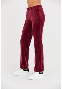 Juicy Couture - JUICY COUTURE Bordowe spodnie dresowe Tina Track Pants. Kolor: czerwony. Materiał: dresówka #3