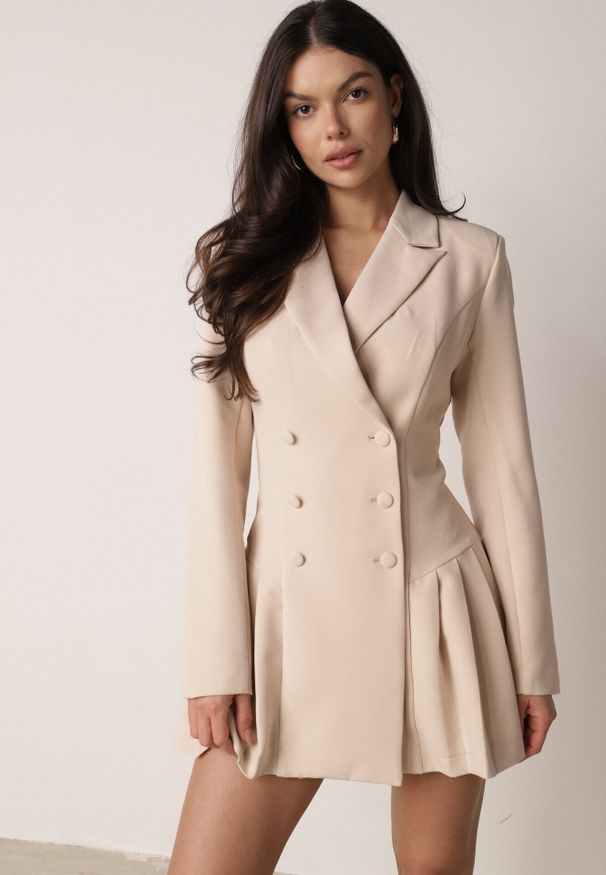 Born2be - Beżowa Sukienka o Kroju Marynarki VICES z Poduszkami w Ramionach Serlina. Okazja: na co dzień. Kolor: beżowy. Styl: casual, klasyczny, elegancki