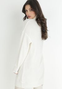 Born2be - Biała Sukienka Wełniana Oversize z Golfem Heire. Okazja: na co dzień. Typ kołnierza: golf. Kolor: biały. Materiał: wełna. Długość rękawa: długi rękaw. Sezon: zima, jesień. Typ sukienki: oversize. Styl: elegancki, casual #5