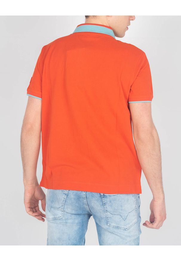 Invicta Koszulka Polo | 4452240 / U | Mężczyzna | Pomarańczowy. Okazja: na co dzień. Typ kołnierza: polo. Kolor: pomarańczowy. Materiał: bawełna. Długość rękawa: krótki rękaw. Wzór: aplikacja. Styl: klasyczny, casual