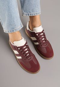 Born2be - Bordowe Płaskie Sneakersy Ozdobione Paskami Glaria. Nosek buta: okrągły. Zapięcie: pasek. Kolor: czerwony. Wzór: aplikacja. Obcas: na obcasie. Wysokość obcasa: niski
