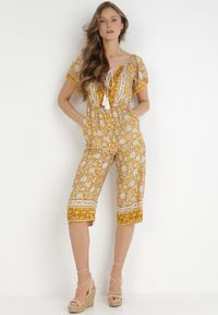 Born2be - Żółty Kombinezon Hesonia. Kolor: żółty. Długość rękawa: krótki rękaw. Długość: krótkie. Wzór: ażurowy, aplikacja, kwiaty. Styl: wakacyjny, boho #6