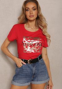 Renee - Czerwony T-shirt z Bawełny z Nadrukiem o Metalicznym Połysku Abiana. Okazja: na co dzień. Kolor: czerwony. Materiał: bawełna. Wzór: nadruk. Styl: casual, elegancki, wizytowy