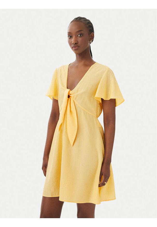 Vero Moda Sukienka codzienna Vira 10340739 Żółty Regular Fit. Okazja: na co dzień. Kolor: żółty. Materiał: wiskoza. Typ sukienki: proste. Styl: casual