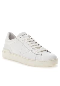 Sneakersy Guess FM8PAT LEA12 WHITE. Kolor: biały. Materiał: skóra