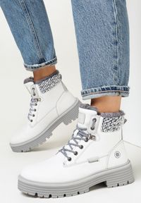 Born2be - Białe Traperki Sznurowane Kolmi. Nosek buta: okrągły. Kolor: biały. Materiał: futro, skóra. Sezon: jesień, zima #1