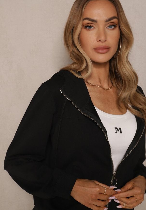 Renee - Czarna Bluza Rozsuwana z Kapturem i Kieszeniami Ulosanea. Okazja: na co dzień. Typ kołnierza: kaptur. Kolor: czarny. Styl: casual