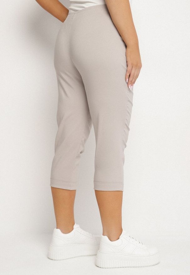 Born2be - Jasnobeżowe Spodnie z Wiskozą Ozdobione Kieszeniami Liranta. Okazja: na co dzień. Kolor: beżowy. Materiał: wiskoza. Wzór: aplikacja. Styl: casual, klasyczny