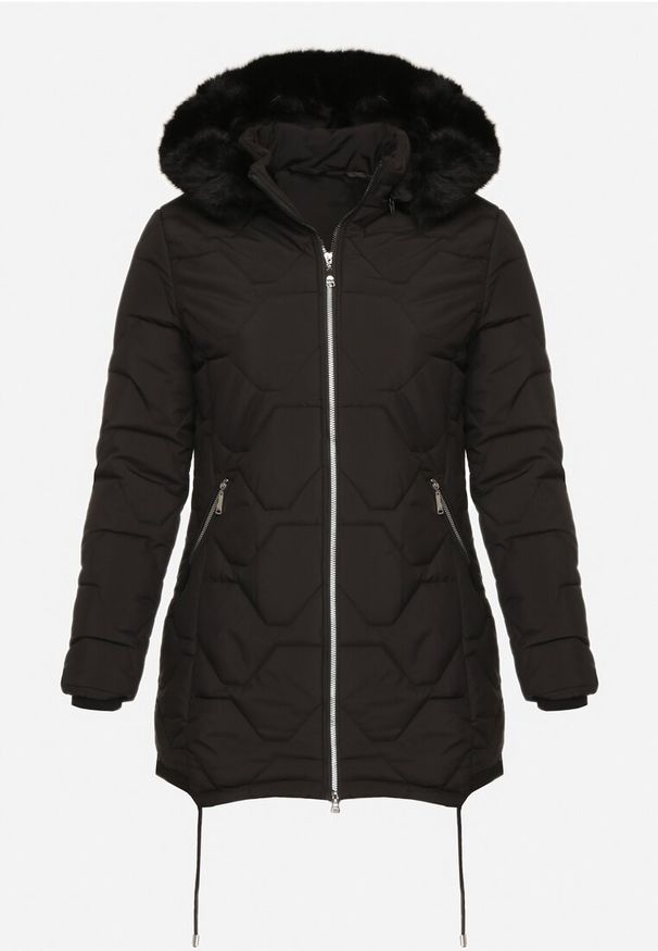 Born2be - Czarna Klasyczna Kurtka z Pikowanymi Przeszyciami i Kapturem z Futerkiem Raffisa. Okazja: na co dzień. Kolekcja: plus size. Kolor: czarny. Materiał: futro. Styl: klasyczny