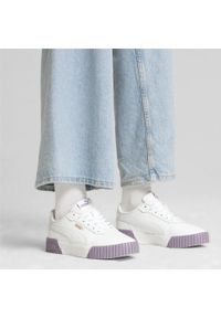 Puma - Damskie sneakersy Carina 2.0 PUMA White Pale Plum Gold Purple. Zapięcie: sznurówki. Kolor: fioletowy, biały, wielokolorowy, żółty. Materiał: syntetyk, materiał. Szerokość cholewki: normalna. Sport: turystyka piesza