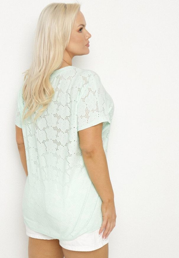 Born2be - Jasnozielona Ażurowa Bluzka z Bawełną Clavienne. Okazja: na co dzień. Kolekcja: plus size. Kolor: zielony. Materiał: bawełna. Długość rękawa: krótki rękaw. Długość: krótkie. Wzór: ażurowy. Styl: elegancki, casual