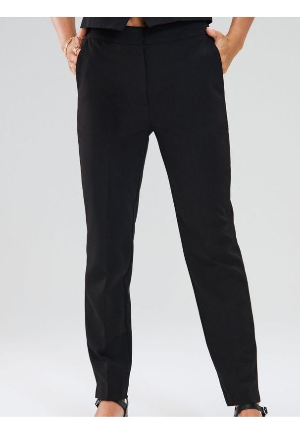 Sinsay - Eleganckie spodnie w kant - czarny. Kolor: czarny. Styl: elegancki