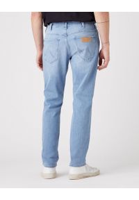 Wrangler - WRANGLER GREENSBORO MĘSKIE SPODNIE JEANSOWE HIGHLITE W15QYJ38T 112145843 #4