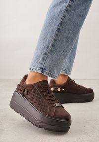 Renee - Ciemnobrązowe Perforowane Sneakersy ze Skóry Naturalnej na Platformie i Koturnie Risyla. Kolor: brązowy. Materiał: skóra. Obcas: na koturnie #1