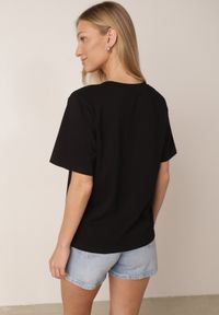 Born2be - Czarny T-shirt z Bawełny z Trójkątnym Dekoltem Siliphe. Okazja: na co dzień, na spotkanie biznesowe, do pracy. Kolor: czarny. Materiał: bawełna. Styl: biznesowy, casual, elegancki #4