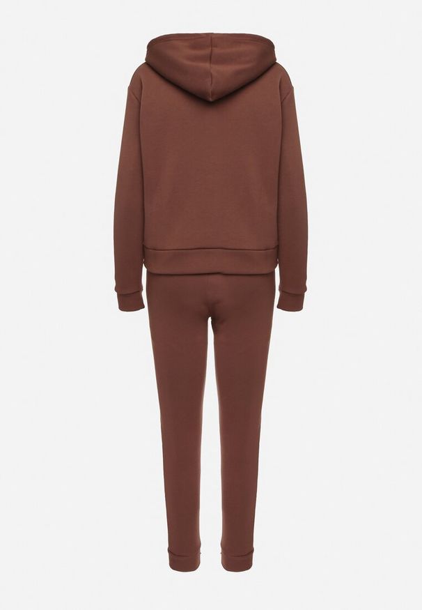 Born2be - Brązowy Ocieplany Komplet Dresowy z Bawełny Joggery i Bluza z Kapturem i Nadrukiem Filola. Kolor: brązowy. Materiał: dresówka, bawełna. Wzór: nadruk