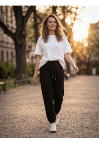 Sinsay - Dresowe spodnie jogger terry - czarny. Kolor: czarny. Materiał: dresówka