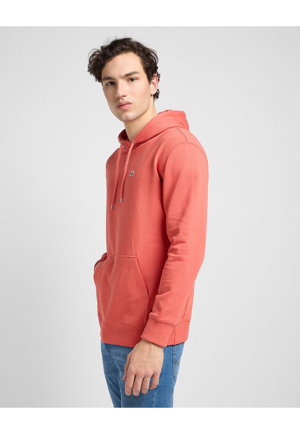 Lee - MĘSKA BLUZA Z KAPTUREM LEE PLAIN HOODIE POPPY 112353275 L80Y015640. Typ kołnierza: kaptur