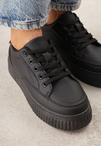 Renee - Czarne Sneakersy na Tłoczonej Platformie Zeaninia. Okazja: na co dzień. Kolor: czarny. Materiał: jeans. Obcas: na platformie #7