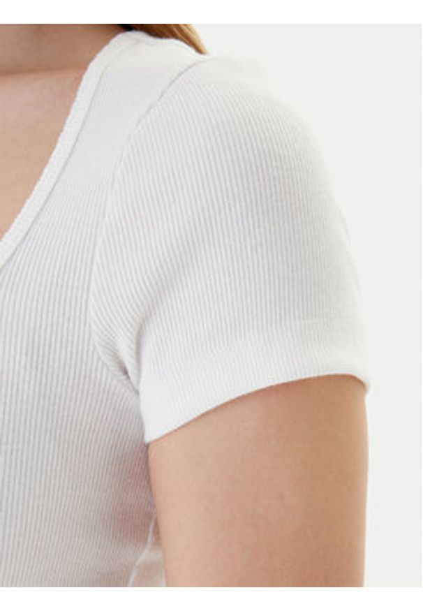 Tommy Jeans T-Shirt DW0DW21837 Biały Slim Fit. Kolor: biały. Materiał: syntetyk