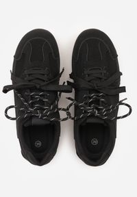 Renee - Czarne Sneakersy z Podwójnym Sznurowaniem i Geometrycznymi Wstawkami Adrearah. Okazja: na co dzień. Kolor: czarny. Wzór: geometria #2