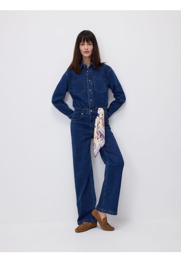 Reserved - Jeansowy kombinezon - granatowy. Kolor: niebieski. Materiał: jeans
