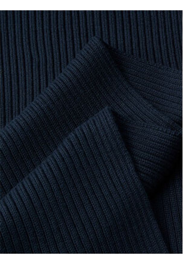 Calvin Klein Szal Patch Chunky Rib Cotton Scarf LV04D8055G Granatowy. Kolor: niebieski. Materiał: materiał, bawełna