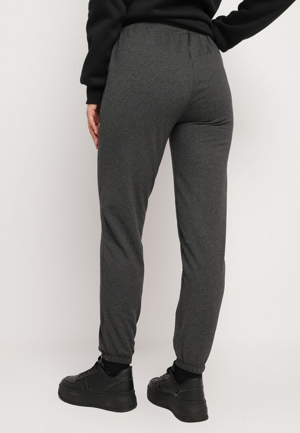 Born2be - Ciemnoszare Spodnie Dresowe z Gumką w Pasie oraz Troczkiem i Kieszeniami Liareine. Okazja: na co dzień. Kolor: szary. Materiał: dresówka. Styl: elegancki, casual