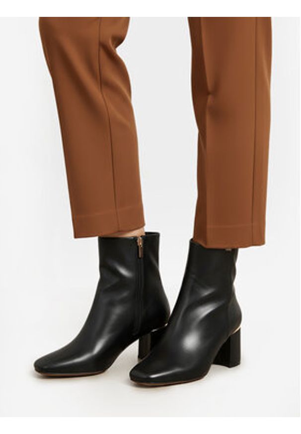 Nine West Botki CEO-LATIFA-01 Czarny. Kolor: czarny. Materiał: skóra