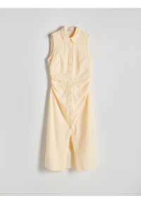 Reserved - Sukienka midi z kołnierzykiem - jasnożółty. Kolor: żółty. Materiał: bawełna. Długość: midi #1