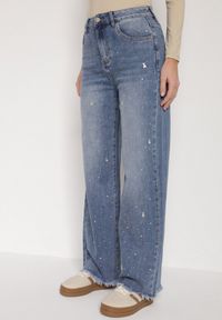 Born2be - Niebieskie Jeansy z Szerokimi Nogawkami i Wysokim Stanem Zdobione Cyrkoniami Felira. Okazja: na co dzień, do pracy. Stan: podwyższony. Kolor: niebieski. Wzór: aplikacja. Styl: casual, elegancki #1