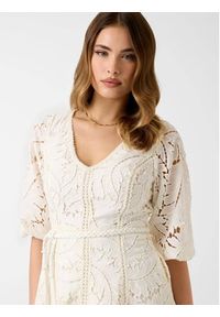 Guess Sukienka codzienna 181239 Biały Classic Fit. Okazja: na co dzień. Kolor: biały. Typ sukienki: proste. Styl: casual #2