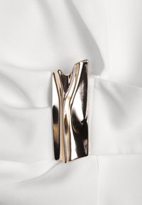 Renee - Biała Marszczona Marynarka Taliowana z Wiskozą z Ozdobą przy Wiązaniu Zynelle. Kolor: biały. Materiał: wiskoza. Wzór: aplikacja. Styl: elegancki #6