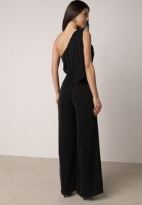 Born2be - Czarny Elegancki Kombinezon o Asymetrycznym Kroju na Jedno Ramię z Klamrą Azerarax. Kolor: czarny. Materiał: materiał. Długość rękawa: na ramiączkach. Styl: elegancki #8